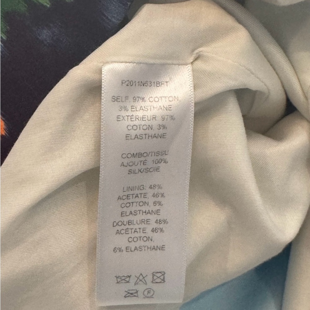 Carolina Herrera White and Black Lining Label Detail - Picture 4 of 6